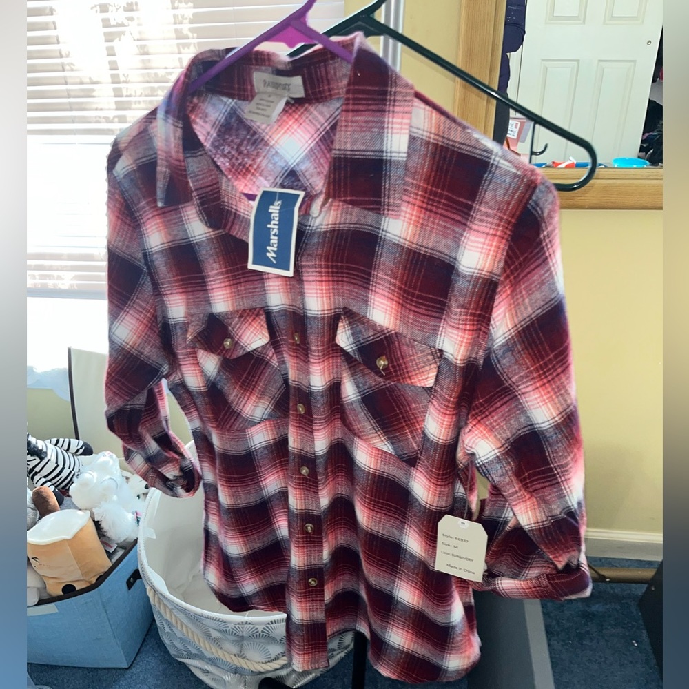 Women’s Passport Flannel - size Medium- **NEVER WORN** - Picture 2 of 5